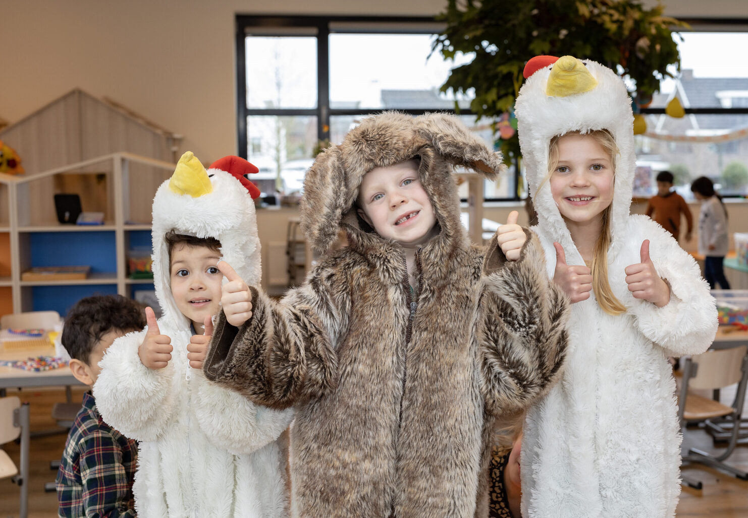 Kinderen van Ter Tolne steken hun duim op